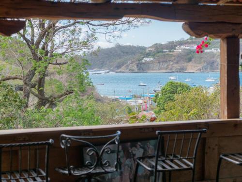 Paradise Bay Apartamento | Cozy Apartment, Bayview, 3 blocks to beach/center