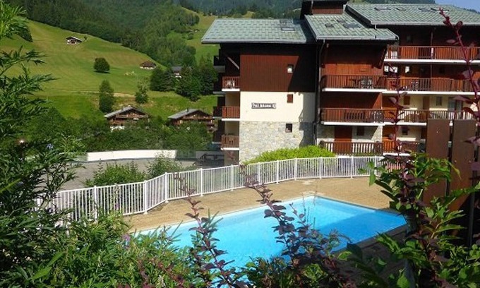Areches Apartamento | Apartamento acogedor 3-5 pers, piscina, cerca de las pistas, en el centro del pueblo