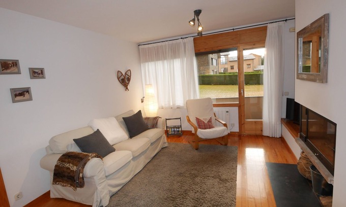 Alp Apartamento | Cozy apartment en Alp con jardín y parking, a 10 minutos de las pistas de esquí!