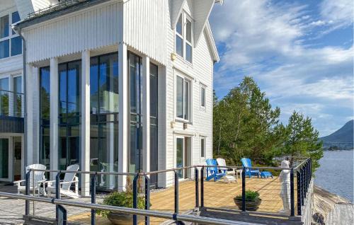 Ulstein Municipality Apartamento | Cozy Apartment In Gurskøy With Sauna