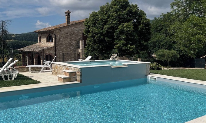 Fratta Apartamento | Cozy apartment in a villa with pool surrounded by olive trees in Todi- Leccio