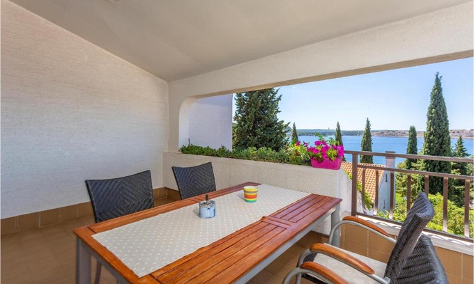 Municipality of Omisalj Apartamento | Cozy Apartment In Omisalj With Wifi