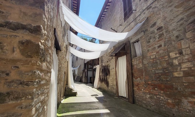 Guzman Apartamento | Cozy apartment, inside the walls of Bevagna, newly renovated.