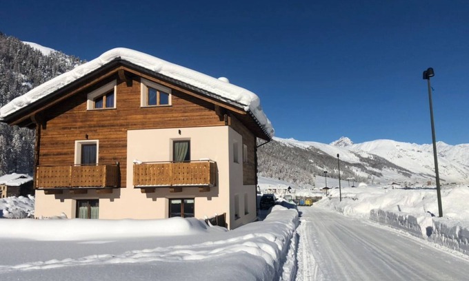Livigno Apartamento | Acogedor apartamento "Livigno" cerca de la estación de esquí de Palipert con vistas a la montaña