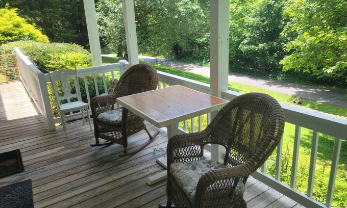 Hayesville Apartamento | Cozy apartment located in a quiet subdivision across from beautiful Lake Chatuge