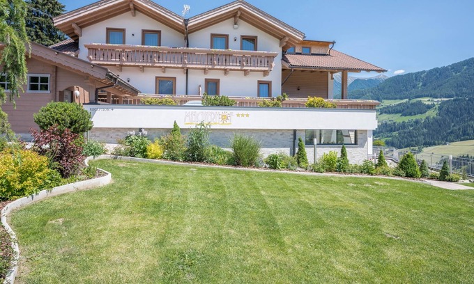 Racines Apartamento | Cozy Apartment Maiglöckchen with Mountain View, Wi-Fi, Sauna, Terrace & Balcony; Parking Available