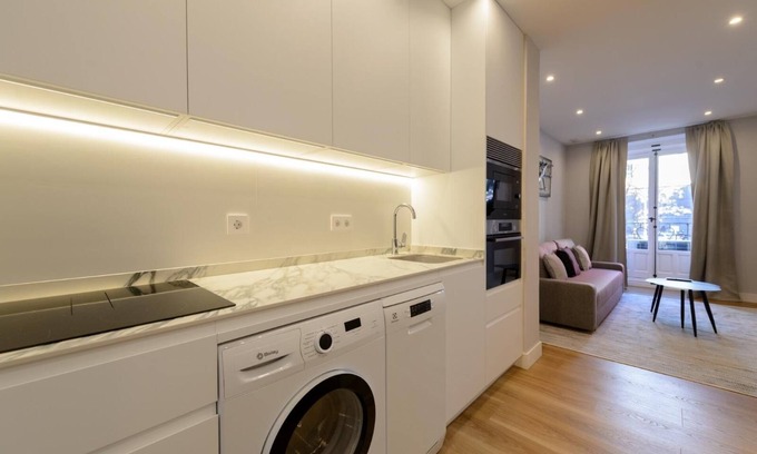Palos de la Frontera Apartamento | Cozy Apartment Near Atocha Station and Reina Sofía Museum