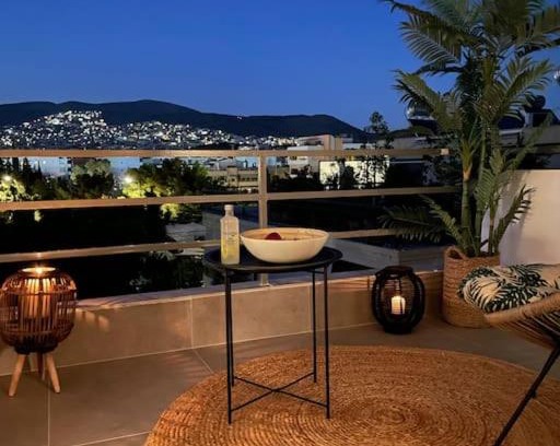 Vari-Voula-Vouliagmeni Apartamento | Cozy apartment opposite the beach