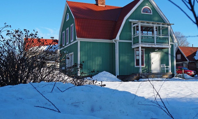 Jarvso Apartamento | Cozy apartment with sliding doors and high ceilings in central Järvsö