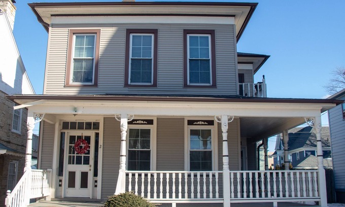 Racine Apartamento | Cozy apartment steps away from Lake Michigan!