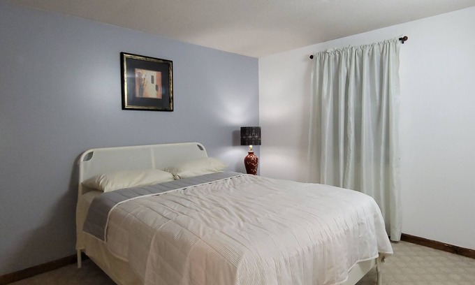 North Tonawanda Casa | Cozy apartment near Niagara Falls, Air Base, Airport, factory outlet mall, & NU