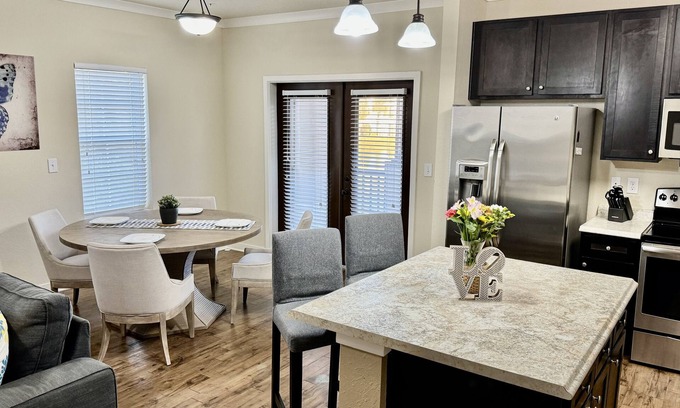 Deerwood Apartamento | Southside Resort Apt King Beds Pool Gym Beach Mayo
