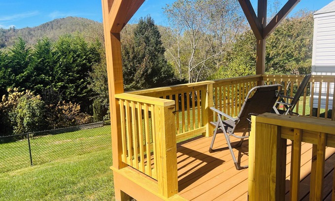 Mills River Apartamento | Cozy apartment with Mountain Views