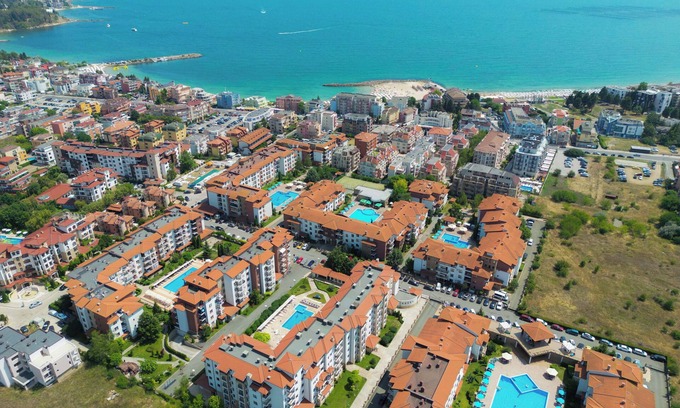 Nessebar Apartamento | Cozy apartments, pool, near the beach. Family-friendly, pet-friendly. Book now!