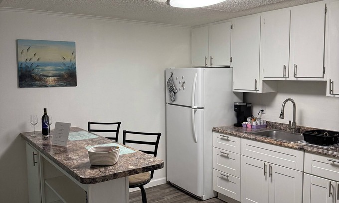 Golden Glades - The Woods Apartamento | Cozy Apt min to Mayo*Beaches*Free Wi-Fi*Coffee*Tea