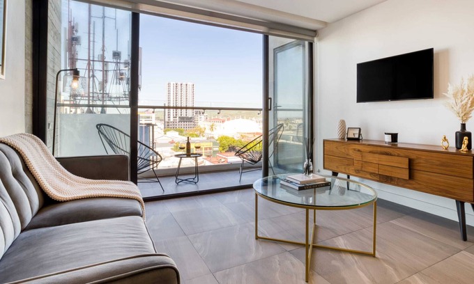 Avenida Revolución Apartamento | Cozy Apt. w/a Balcony | Gym+Lounge+Pool Table