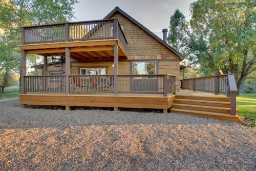 Augusta Casa | Cozy Augusta Cabin with Furnished Deck and Grill!