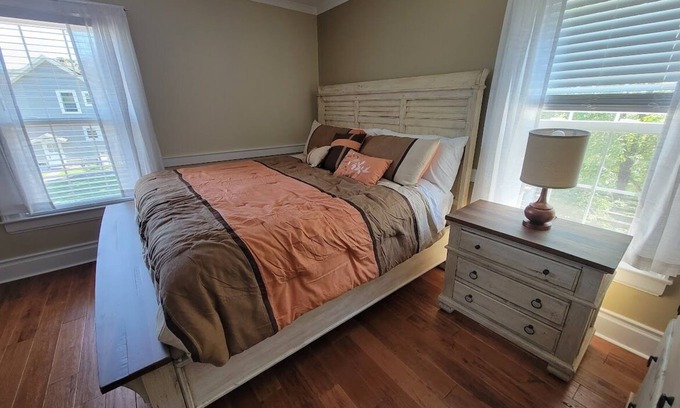 South Kortright Cama Y Desayuno | Cozy B&B with WiFi and AC in peaceful South Kortright