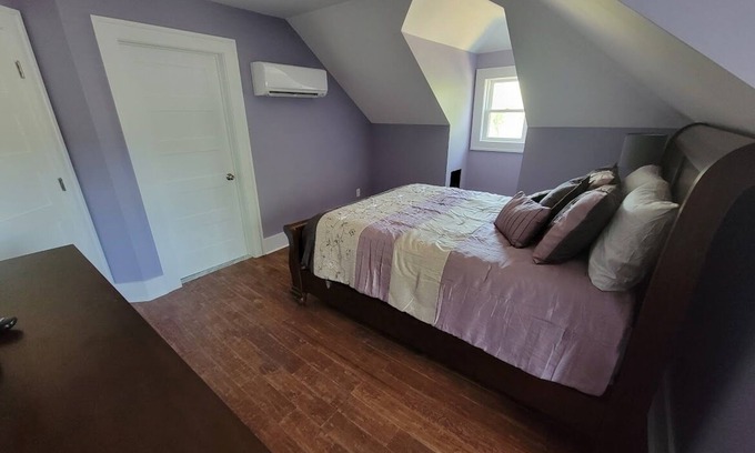 South Kortright Cama Y Desayuno | Cozy B&B with WiFi and AC in charming South Kortright