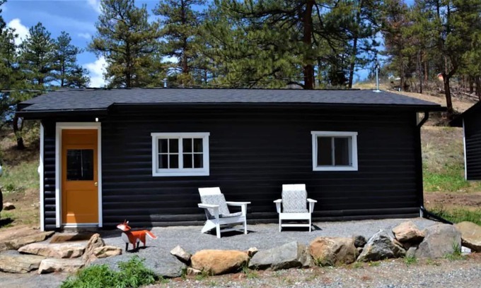 Bailey Cabina | Cozy Bailey Cabin- Fox