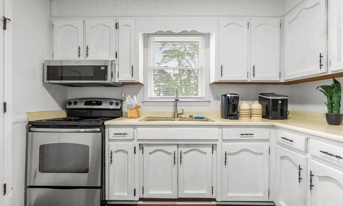 Wellford Casa | Cozy Bamboo Retreat, Modern Comforts Duplex