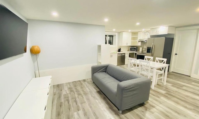 Canyon Meadows Apartamento | Cozy basement 2br w/kitchen溫馨豪房+廚房