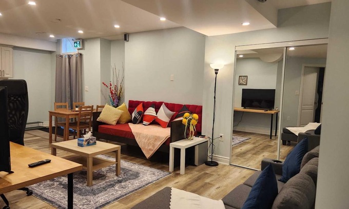 Churchill Meadows Casa | Cozy Basement Apartment in Churchill Meadows