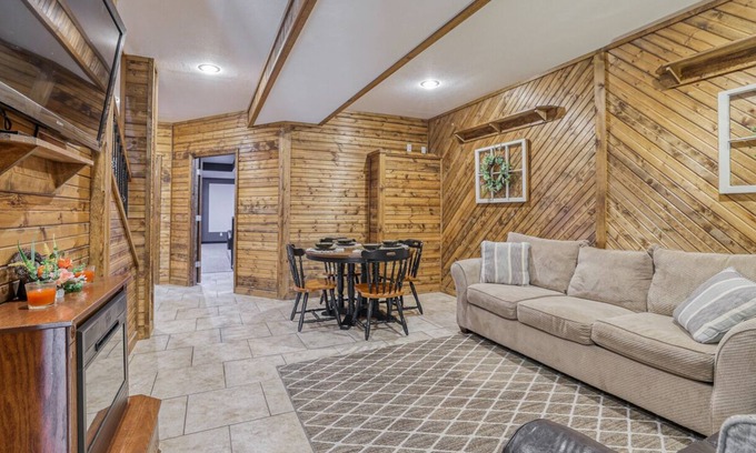 Wea Apartamento | Cozy Basement Apartment on 5 Acres with Private Entrance