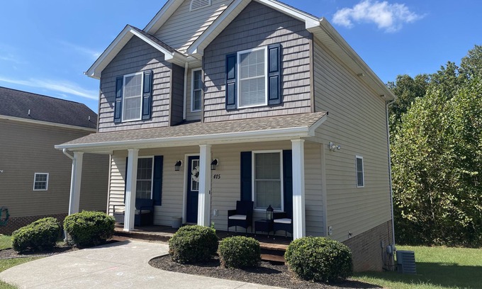 Lynchburg Apartamento | Cozy Basement Apartment- Quiet Neighborhood- Centrally located
