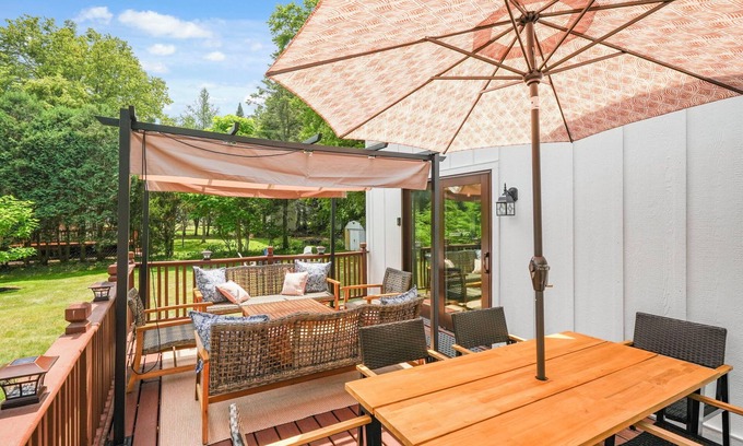 Williams Bay Casa | Cozy Bay Getaway- Walk to Beach, Restaurants