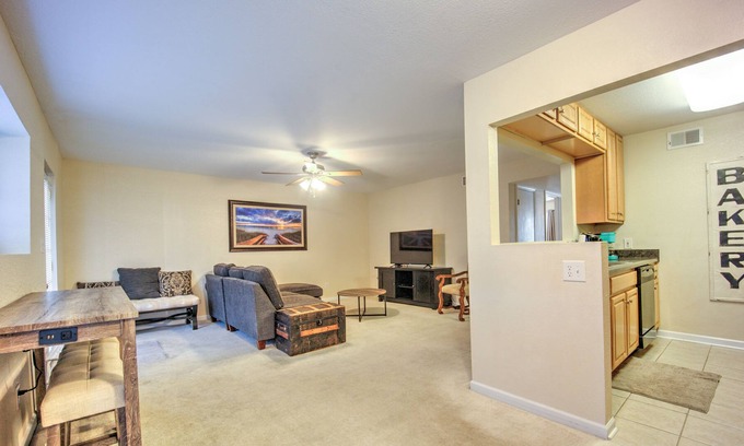 East Pensacola Heights Condominio | COZY BAYFRONT 2BR CONDO CONVENIENTLY NEAR AIRPORT, DOWNTOWN, BEACHES AND BASES