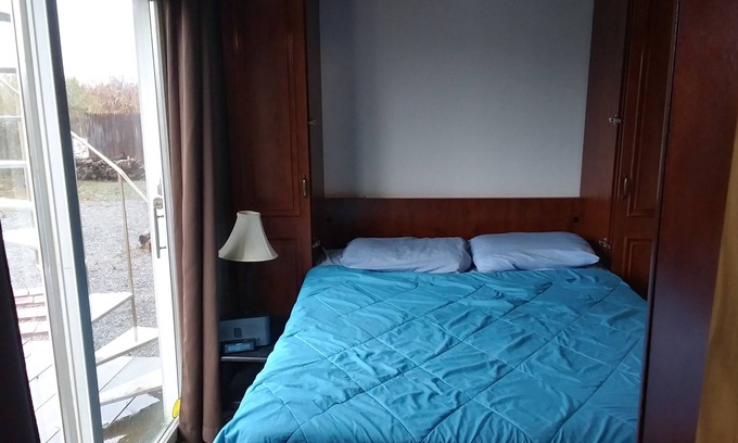 Mastic Beach Cabaña | Cozy Bayside cottage