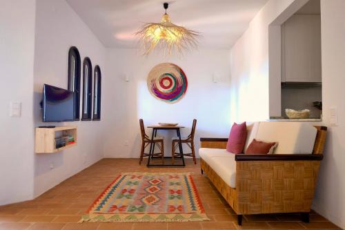 Vale de Covo Apartamento | Cozy Beach Apartment W/Sea View, Free Parking & AC