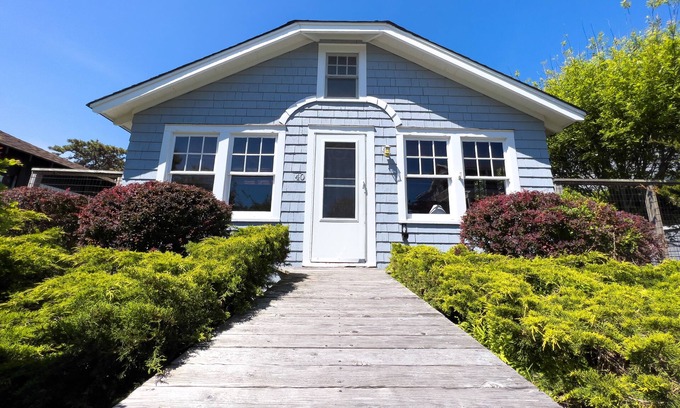 Ocean Beach Casa | Cozy Beach Bungalow-midway between beach and town