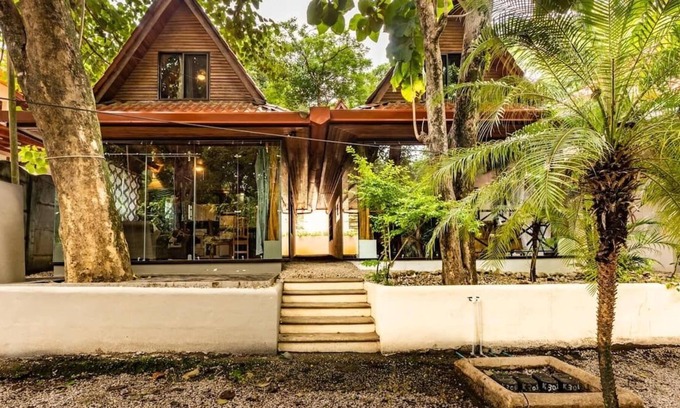 Playa Guiones Casa | Cozy Beach Casita/Walk to Beach and Yoga!