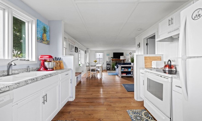 Snug Harbor Casa | Cozy Beach Cottage with Beautiful Water Views on Great Island!