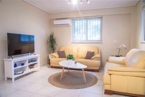 Nea Makri Casa | Cozy Beach Home Near Pristine Sea w/Free Netflix