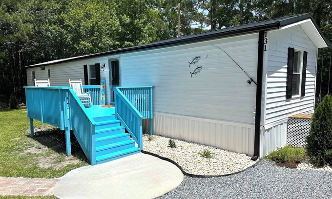 Hampstead Casa | Cozy Beach Home w/ Fire Pit, Grill & Outdoor Swings—8 min from Surf City Pier!