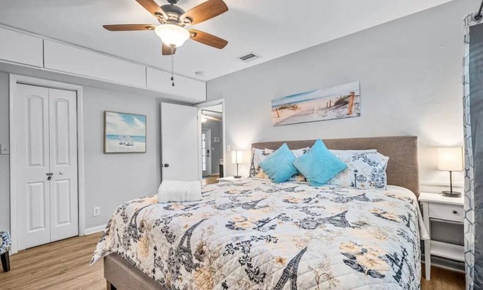 Poinsettia Heights Casa | Cozy Beach House 7 min to beach & Las Olas restaurants and shops!