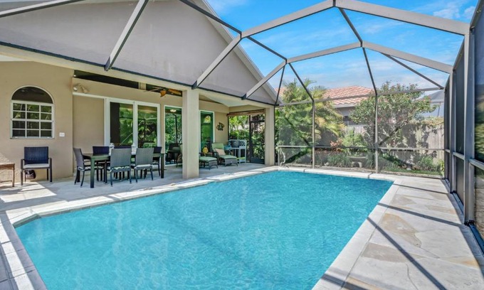 Naples Park Casa | Cozy Beach House - 5 minutes from Vanderbilt Beach