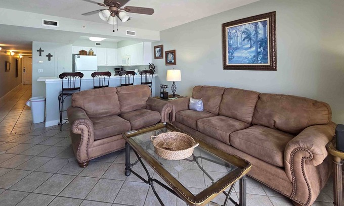 Fort Walton Beach Condominio | Cozy beachfront condo with private balcony, shared pool & beach access