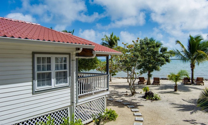 Placentia Cabaña | Cozy Beachfront Cottage on the Beach in Maya Beach