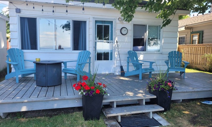 North Bay Cabaña | Cozy Beachfront Cottage