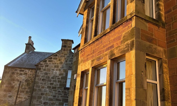 Burntisland Casa | Cozy Beachfront retreat next to great hiking trails