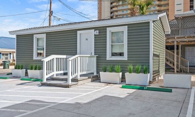 Ash Casa | Cozy Beachside Bungalow Studio Ideal for Couples