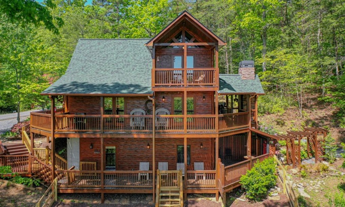 Blue Ridge Cabina | Cozy Bear Cabin by Escape to Blue Ridge