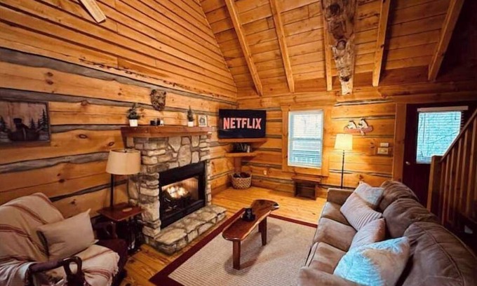 Vesta Cabina | Cozy "Bear Claw Cove" - 2 Bedroom Cabin in the Heart of the Blue Ridge Mountains