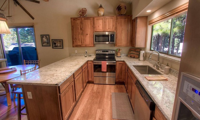 Incline Village Condominio | Cozy Bear Lodge 3 Bedroom Home by RedAwning