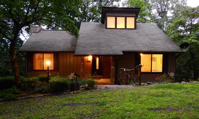 Qualla Casa | Cozy Bear Lodge on top of Casey's Mountain! - Great Location!!