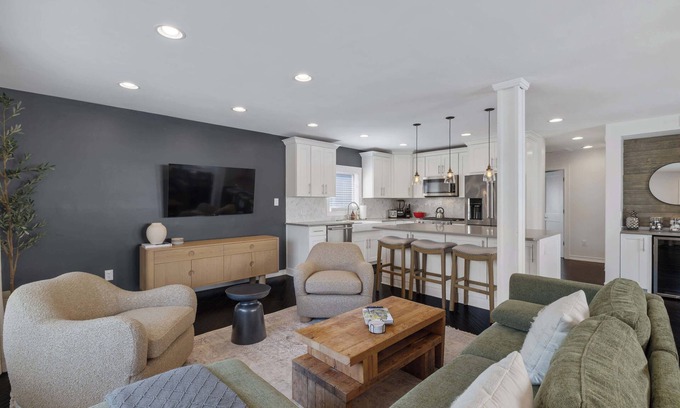 Birmingham Casa | Cozy, Beautiful Birmingham 4BR/2BA Getaway!